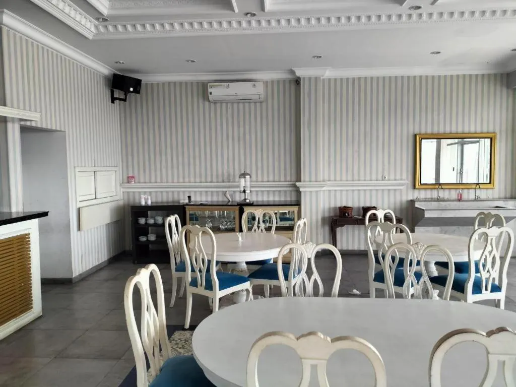 Rizen Premiere Hotel