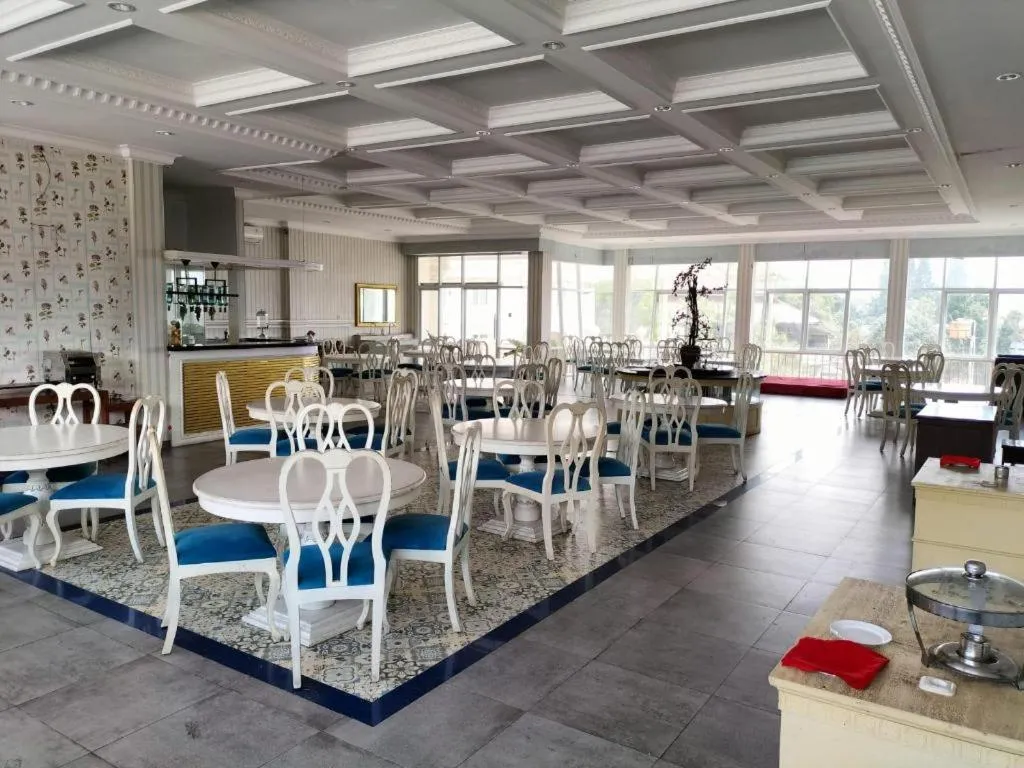 Rizen Premiere Hotel