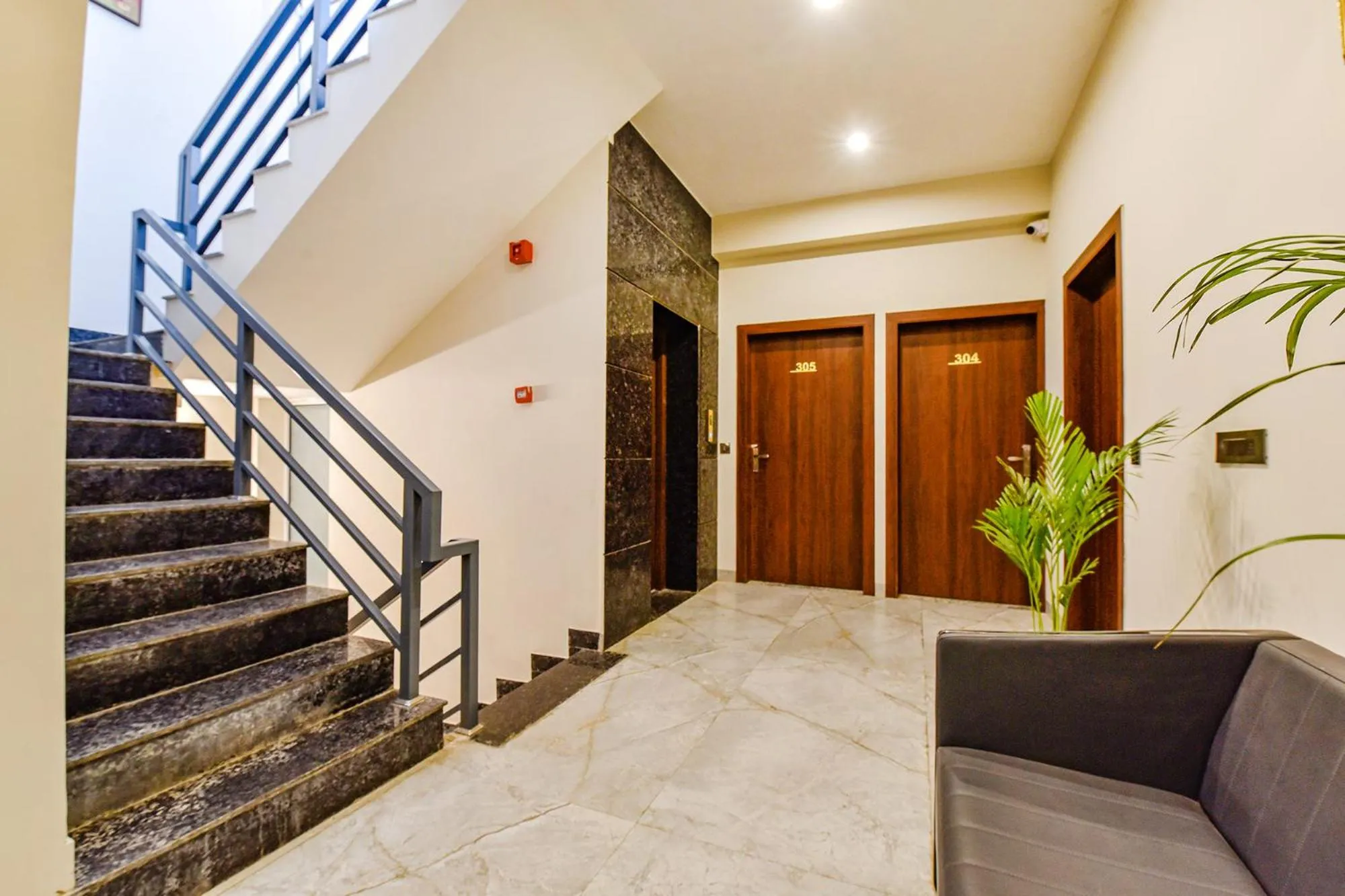 Lobby or reception in FabHotel Pravaasam Residency