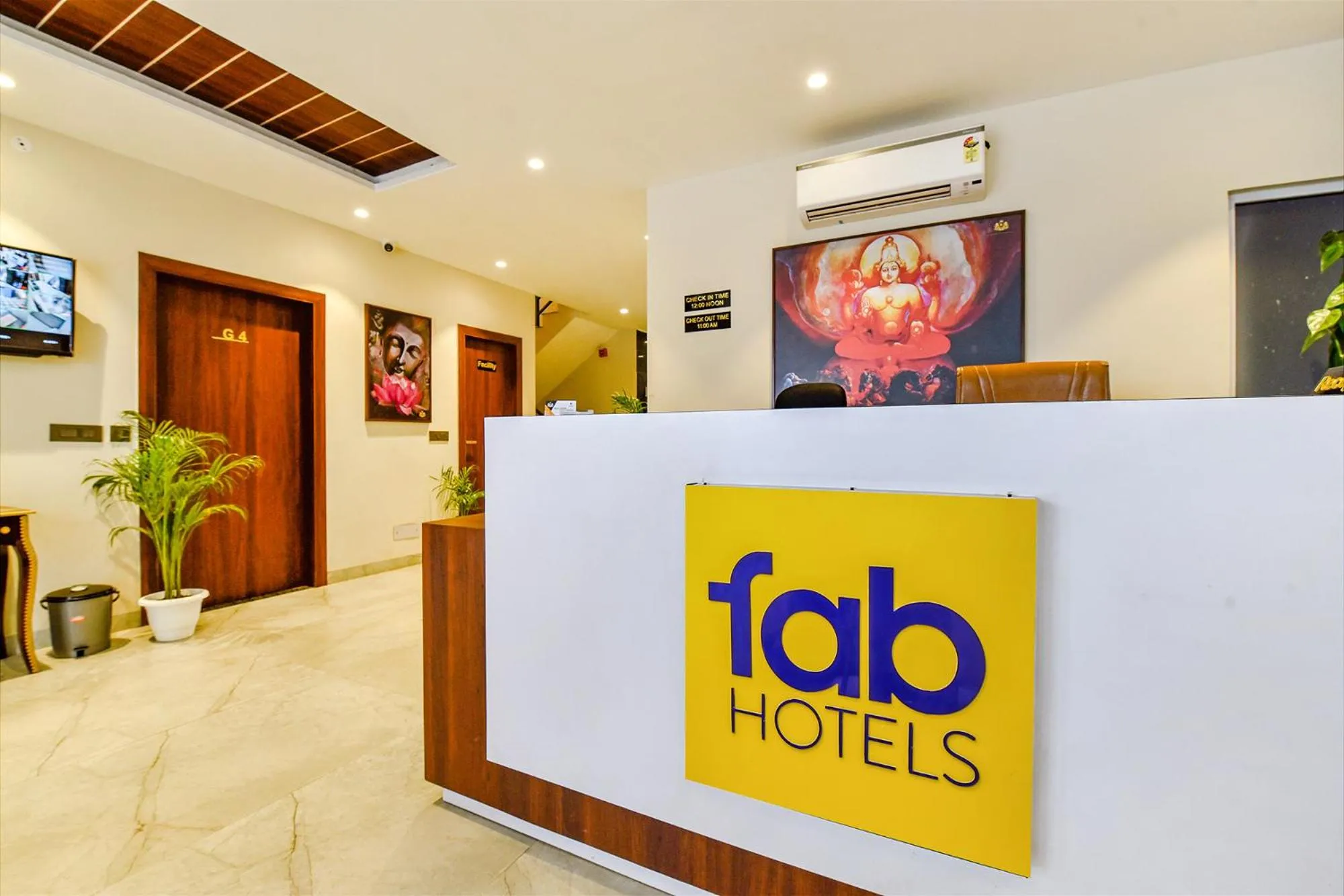 Lobby or reception in FabHotel Pravaasam Residency