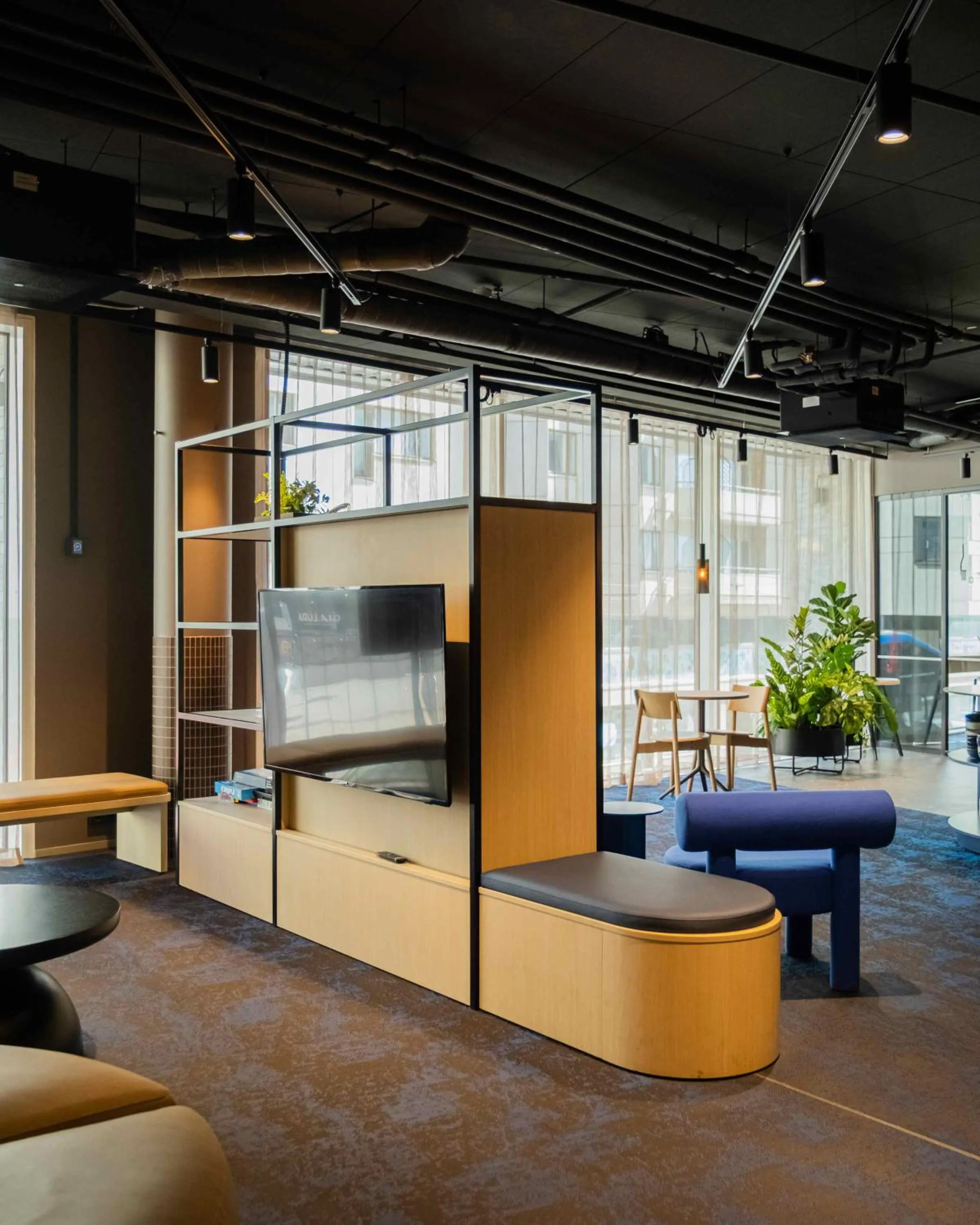 Communal lounge/ TV room in Citybox Helsinki