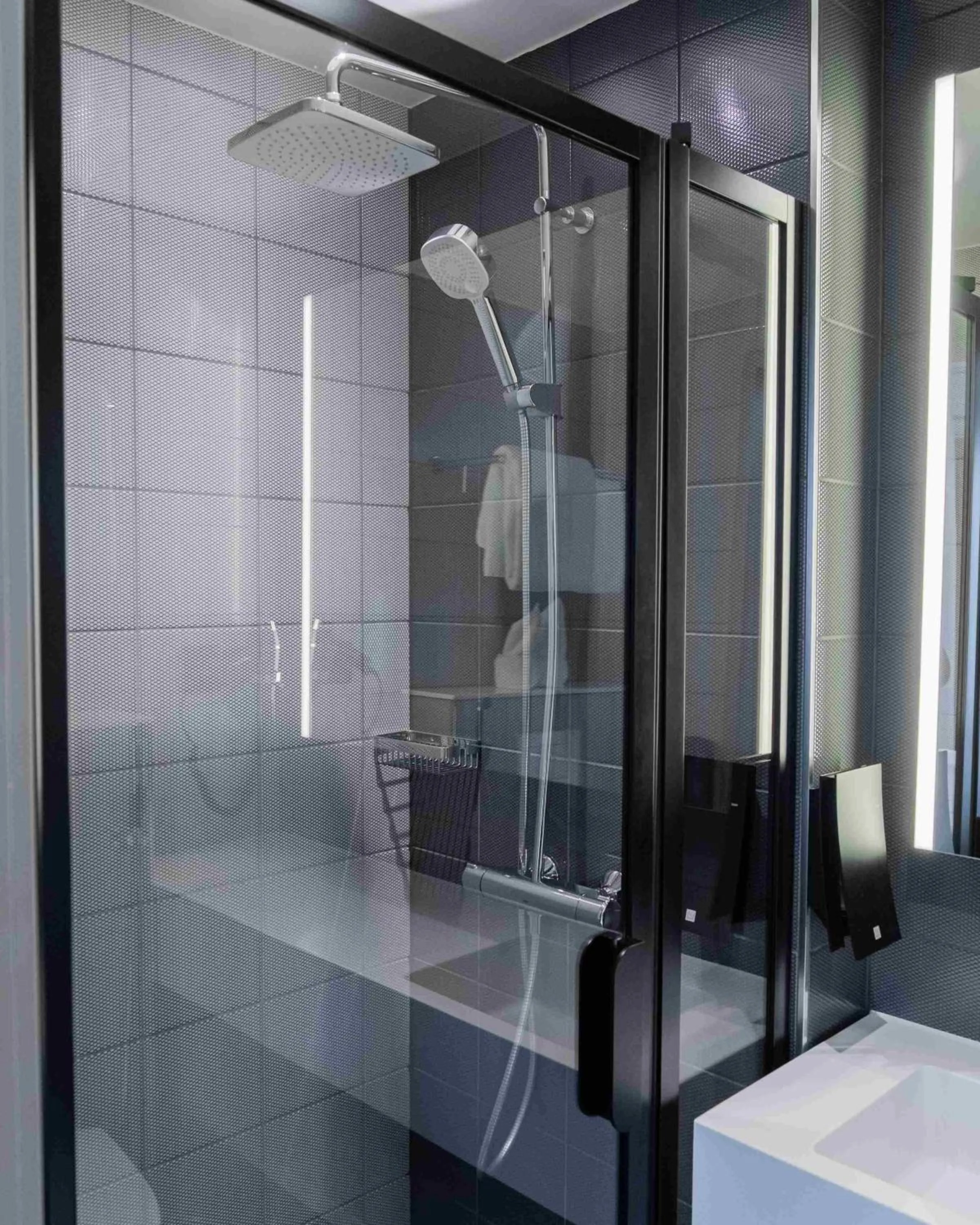 Shower in Citybox Helsinki