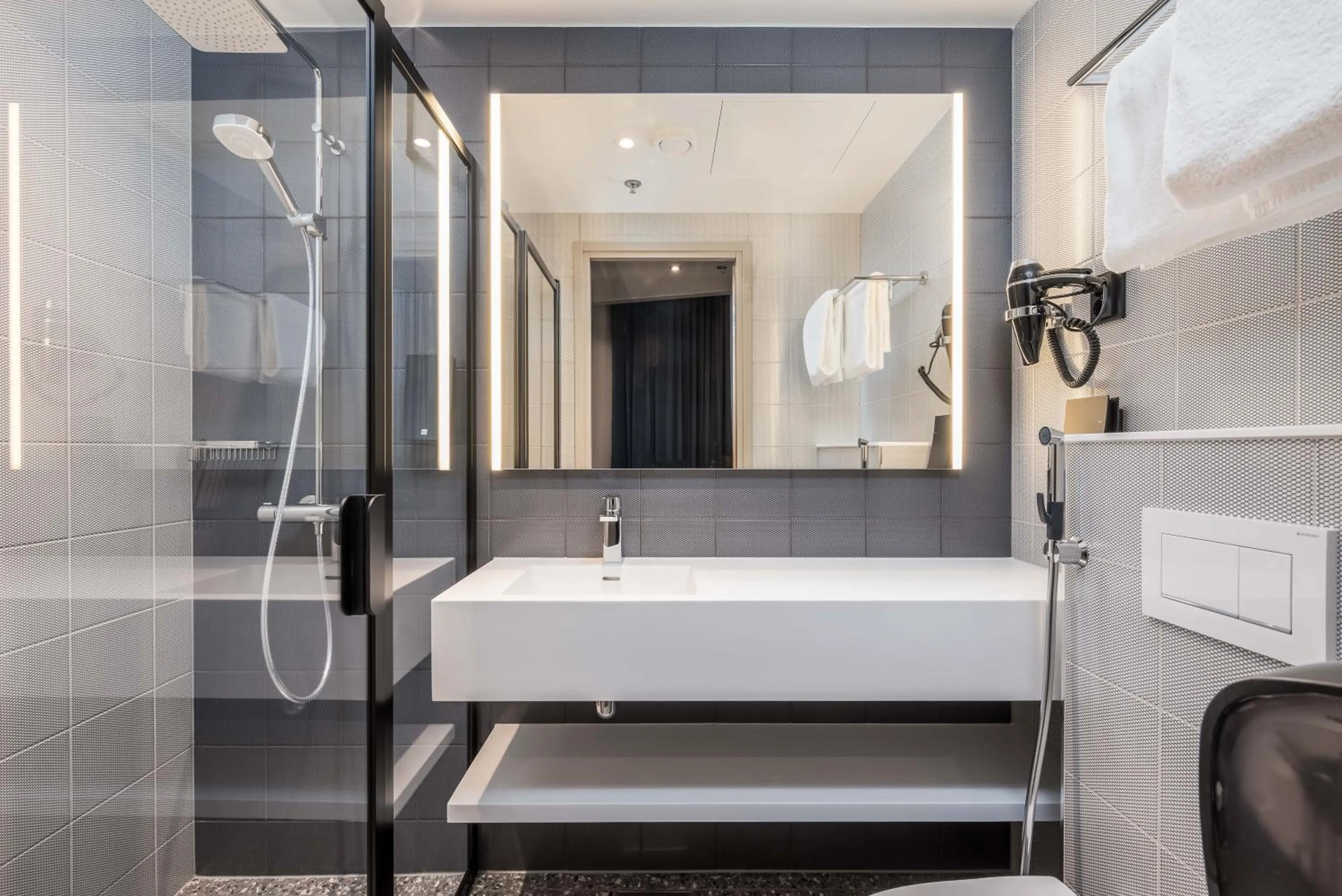 Shower in Citybox Helsinki