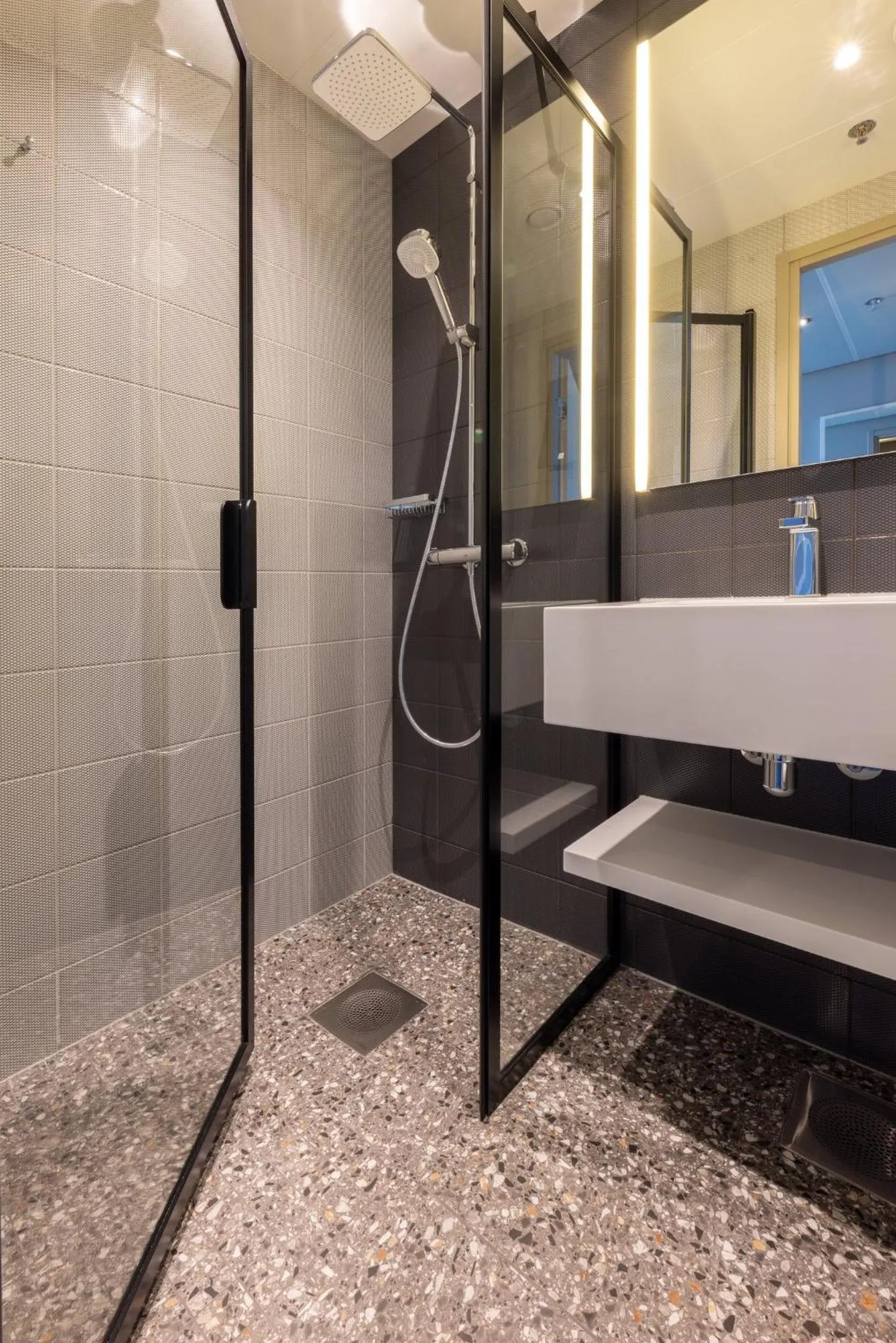 Bathroom in Citybox Helsinki