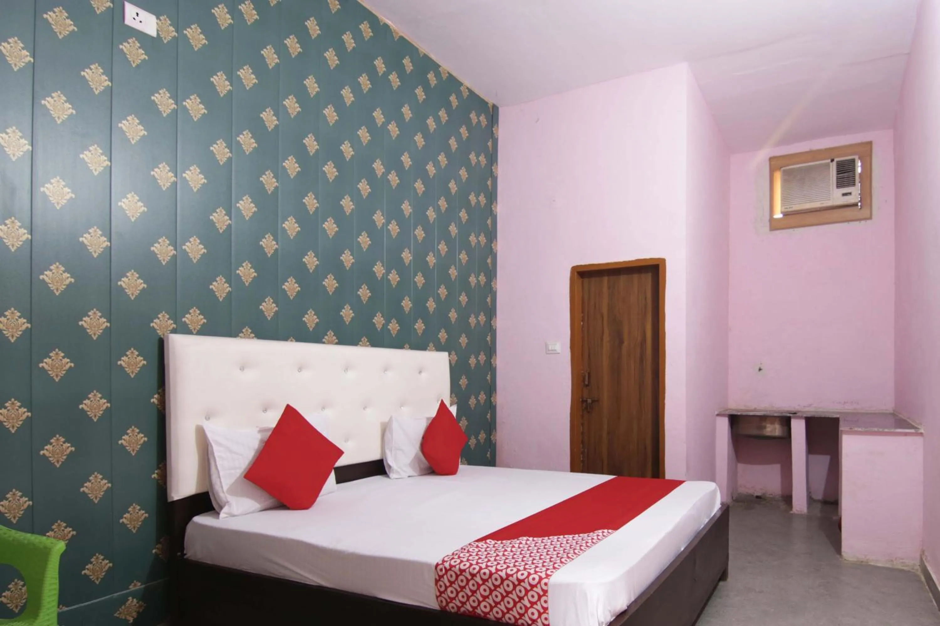 Bedroom, Bed in Hotel O Royal Place