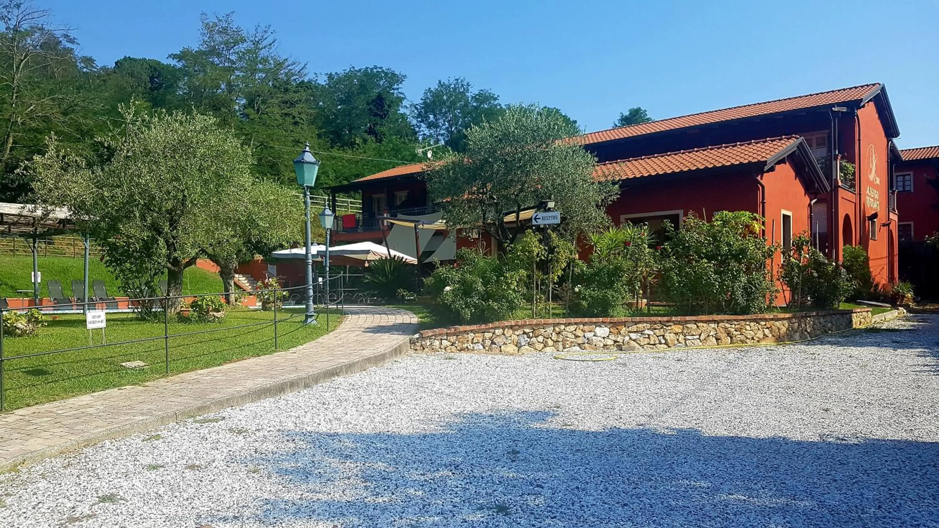 Property building in Albergo la Luna