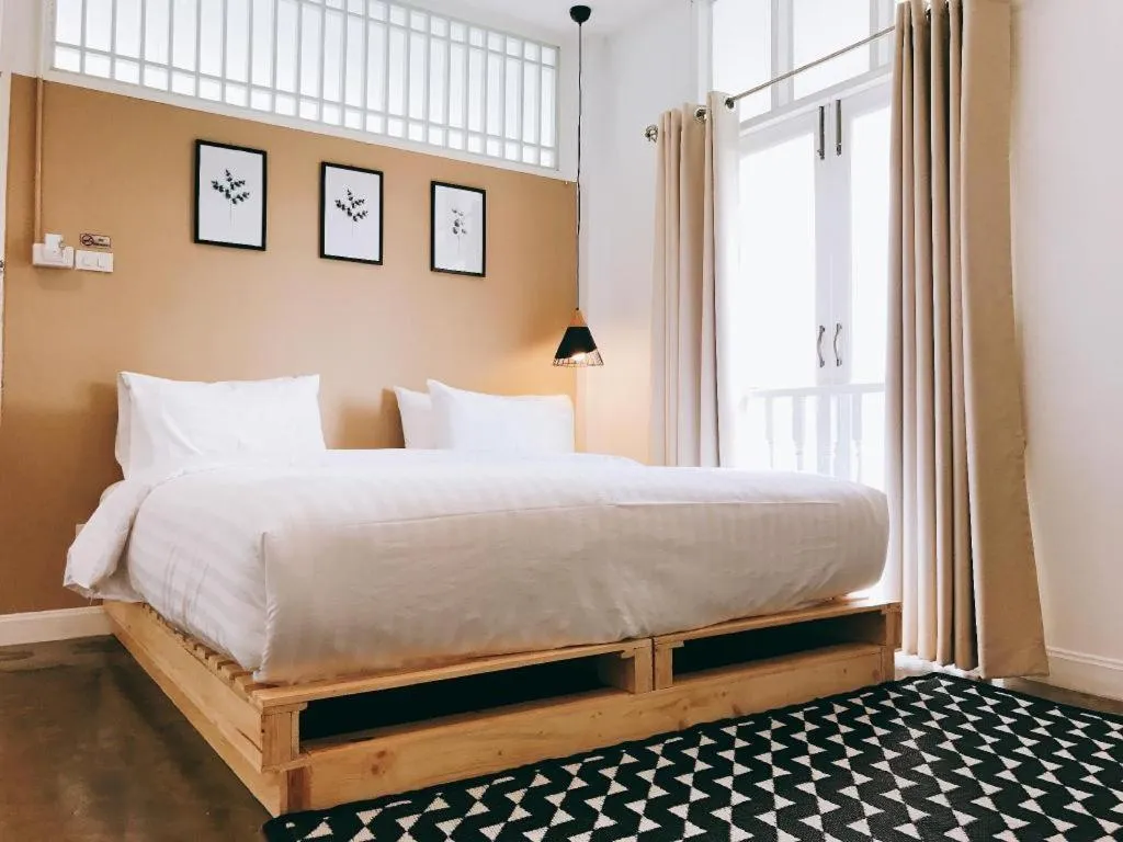 Bed in Khemjit cafe' and bed