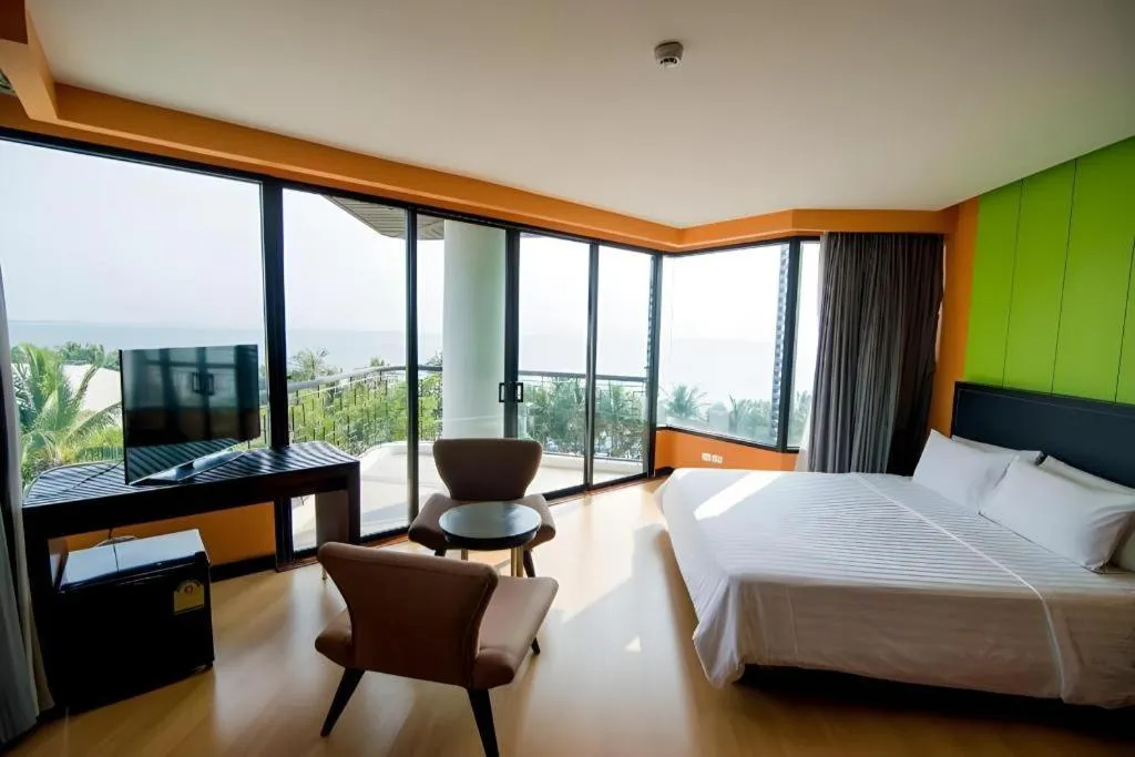 Bed in The Sez Hotel Bangsaen