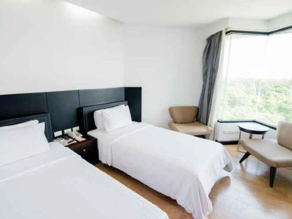 Bed in The Sez Hotel Bangsaen