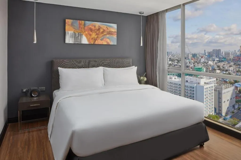 Bed in F1 Hotel Manila