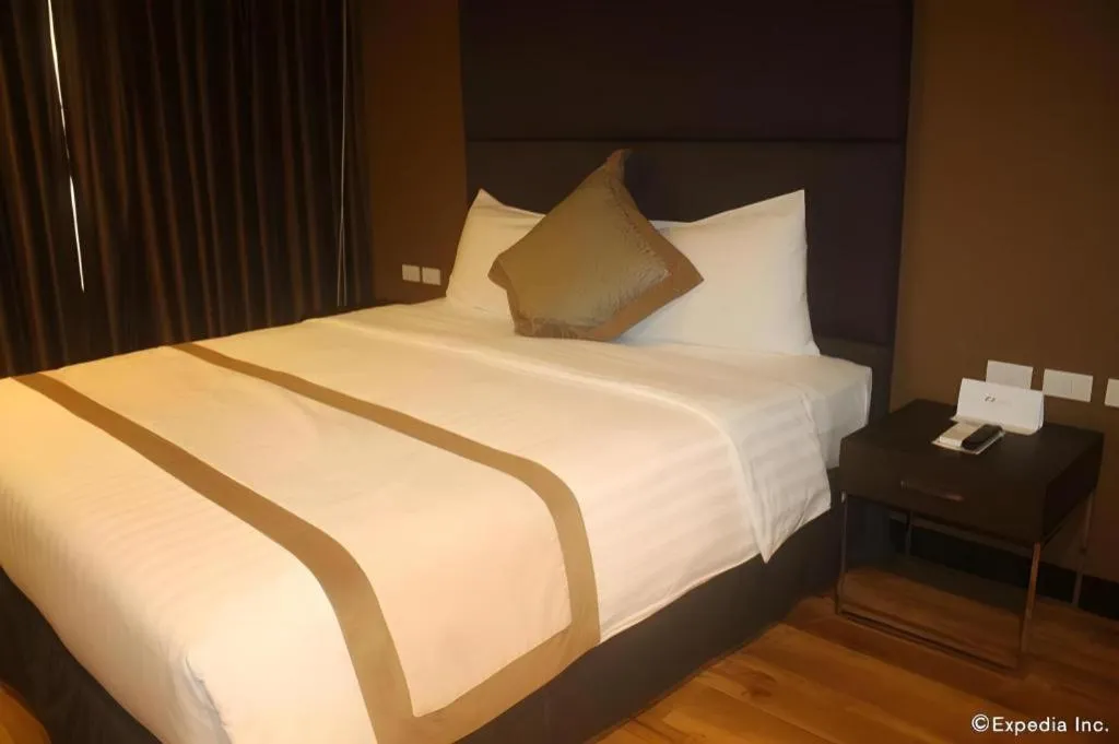 Bed in F1 Hotel Manila