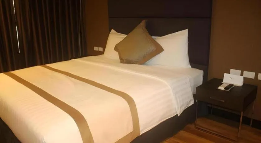 Bed in F1 Hotel Manila