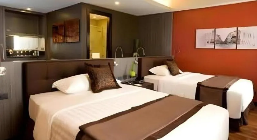 Bed in F1 Hotel Manila