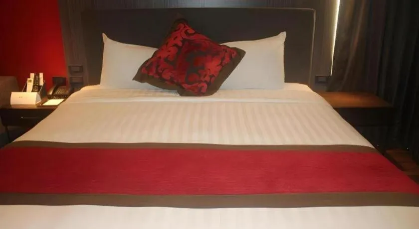 Bed in F1 Hotel Manila