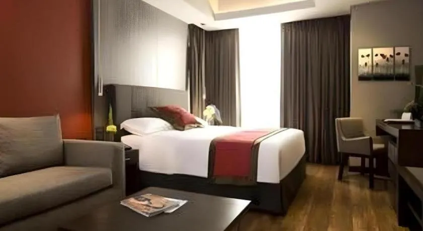 Bed in F1 Hotel Manila