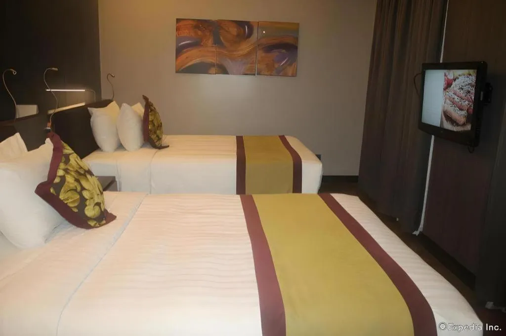 Bed in F1 Hotel Manila