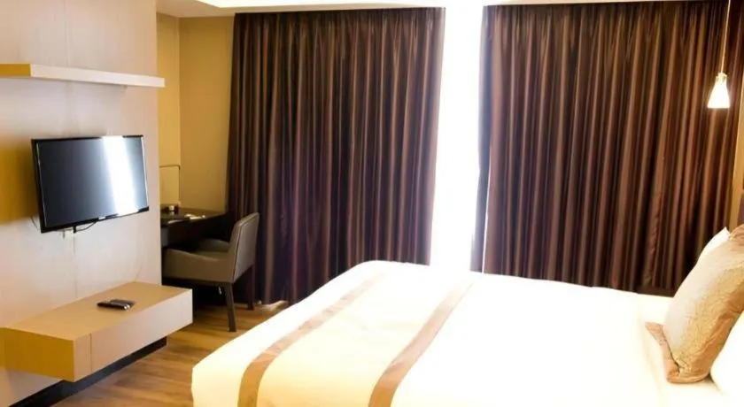 Bed in F1 Hotel Manila