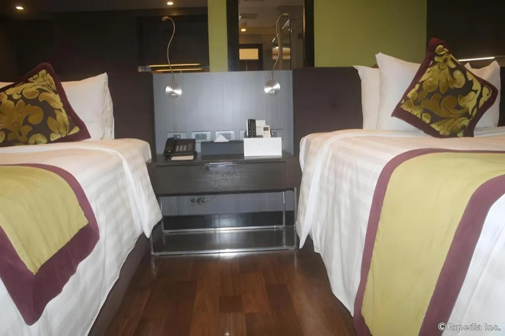 Bed in F1 Hotel Manila