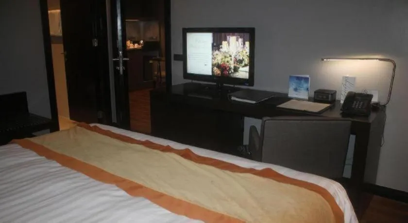 Bed in F1 Hotel Manila