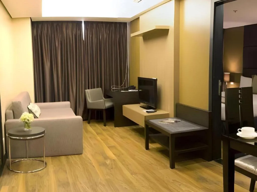 Bed in F1 Hotel Manila