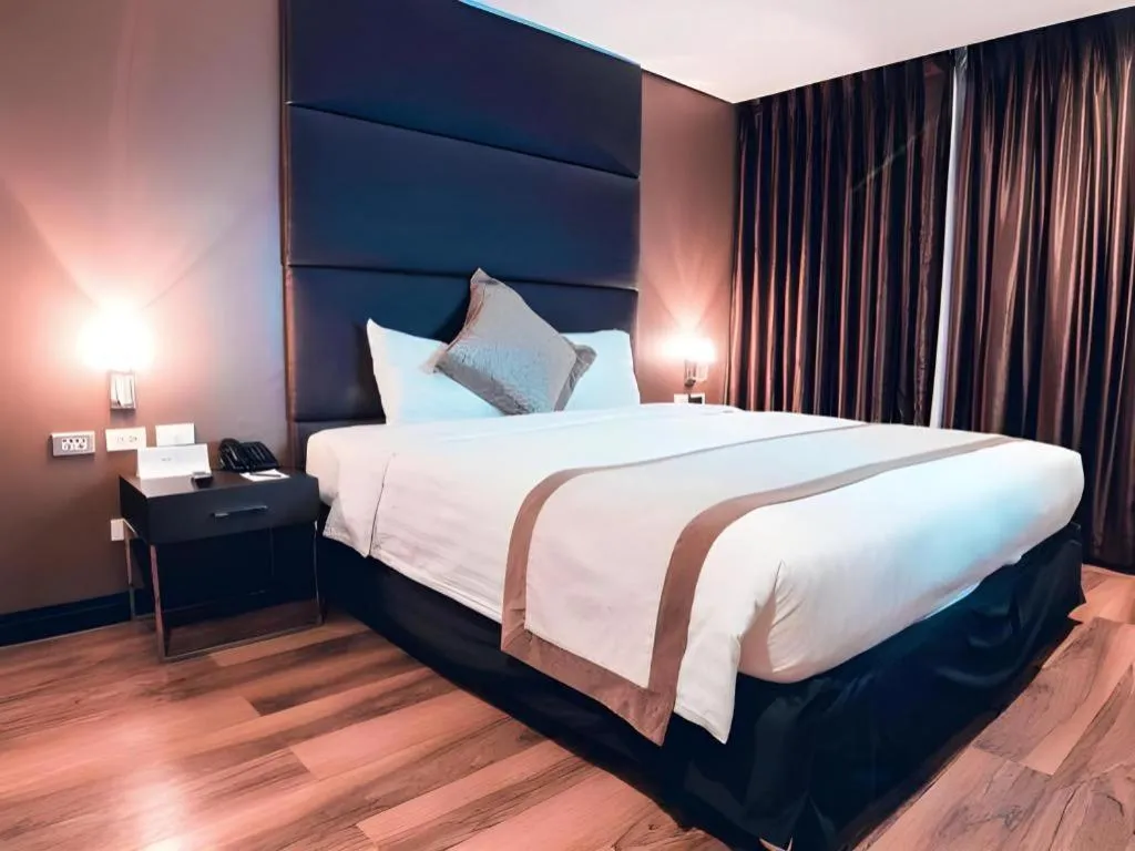 Bed in F1 Hotel Manila