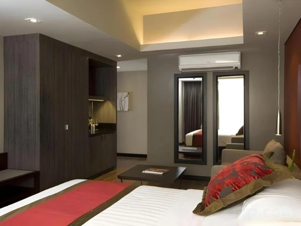 Bed in F1 Hotel Manila