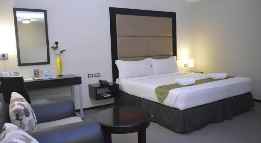 Bed in Mallberry Suites Business Hotel