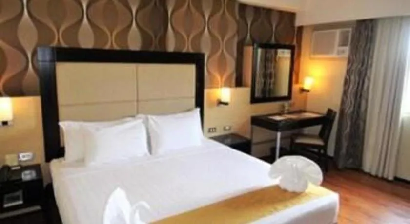 Bed in Mallberry Suites Business Hotel
