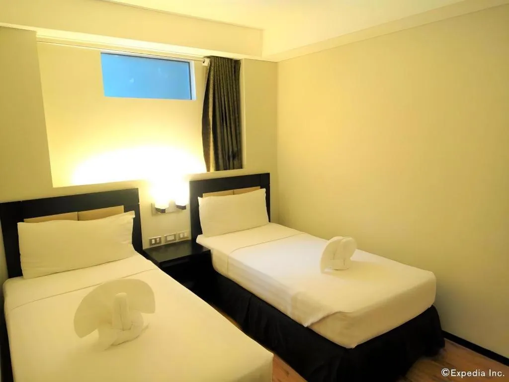 Bed in Mallberry Suites Business Hotel