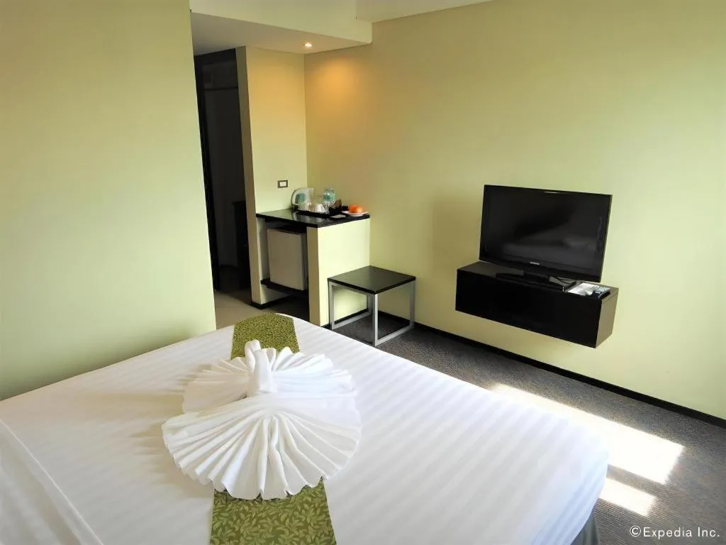 Bed in Mallberry Suites Business Hotel