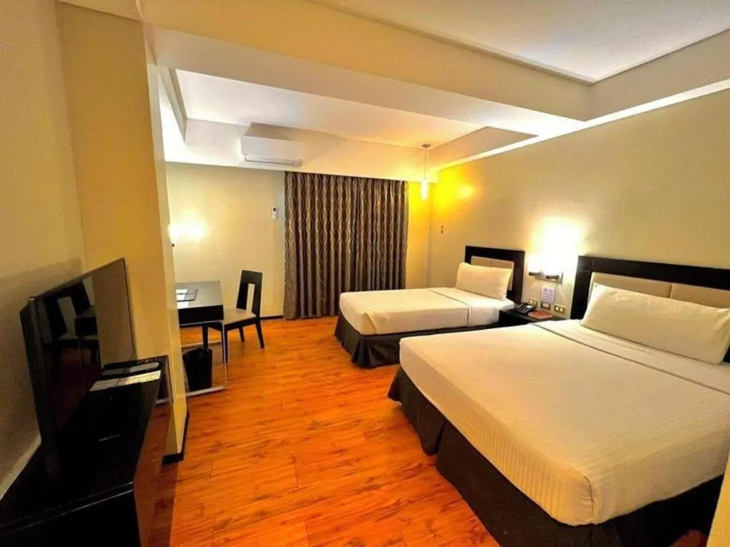 Bed in Mallberry Suites Business Hotel