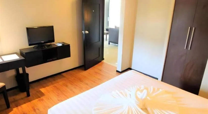 Bed in Mallberry Suites Business Hotel