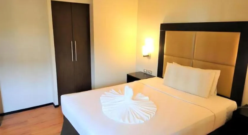 Bed in Mallberry Suites Business Hotel