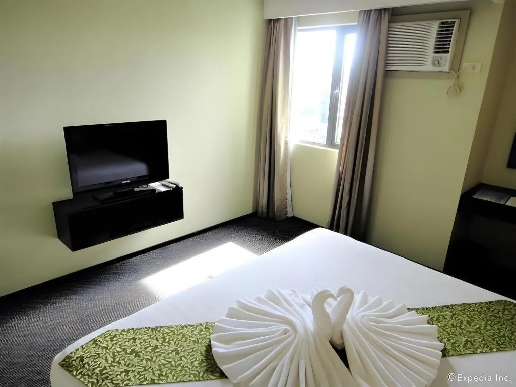 Bed in Mallberry Suites Business Hotel