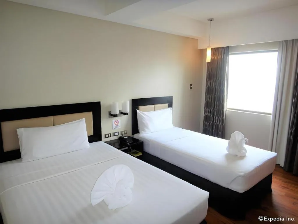 Bed in Mallberry Suites Business Hotel