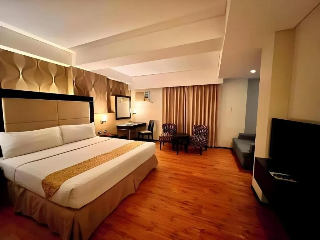 Bed in Mallberry Suites Business Hotel
