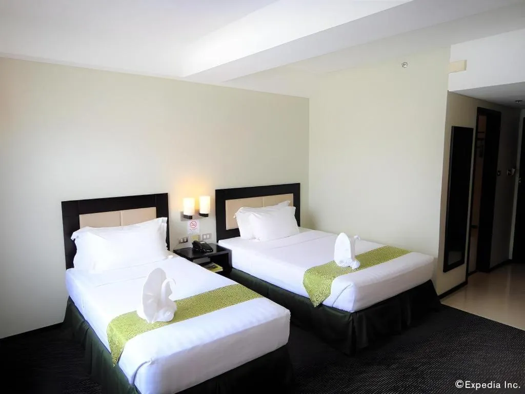 Bed in Mallberry Suites Business Hotel