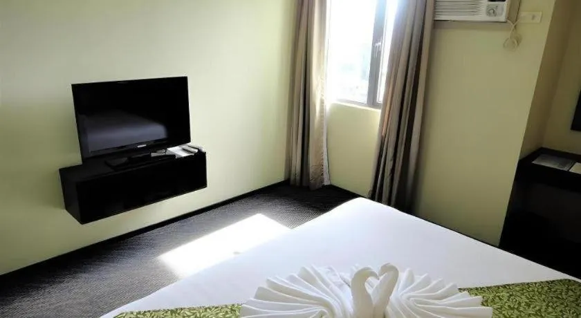 Bed in Mallberry Suites Business Hotel