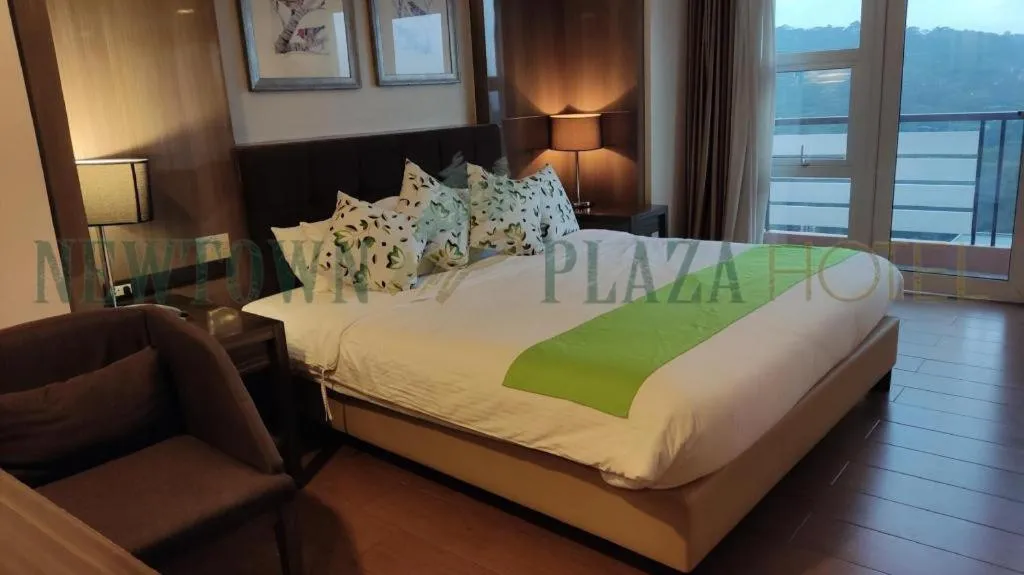 Bed in Newtown Plaza Hotel