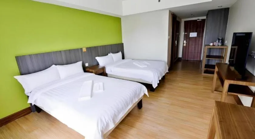 Bed in Newtown Plaza Hotel