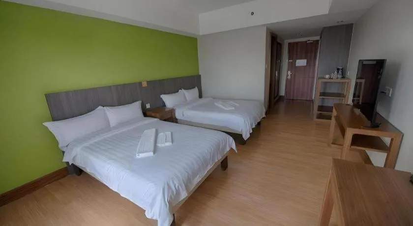 Bed in Newtown Plaza Hotel