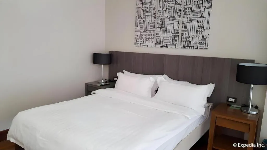 Bed in Newtown Plaza Hotel