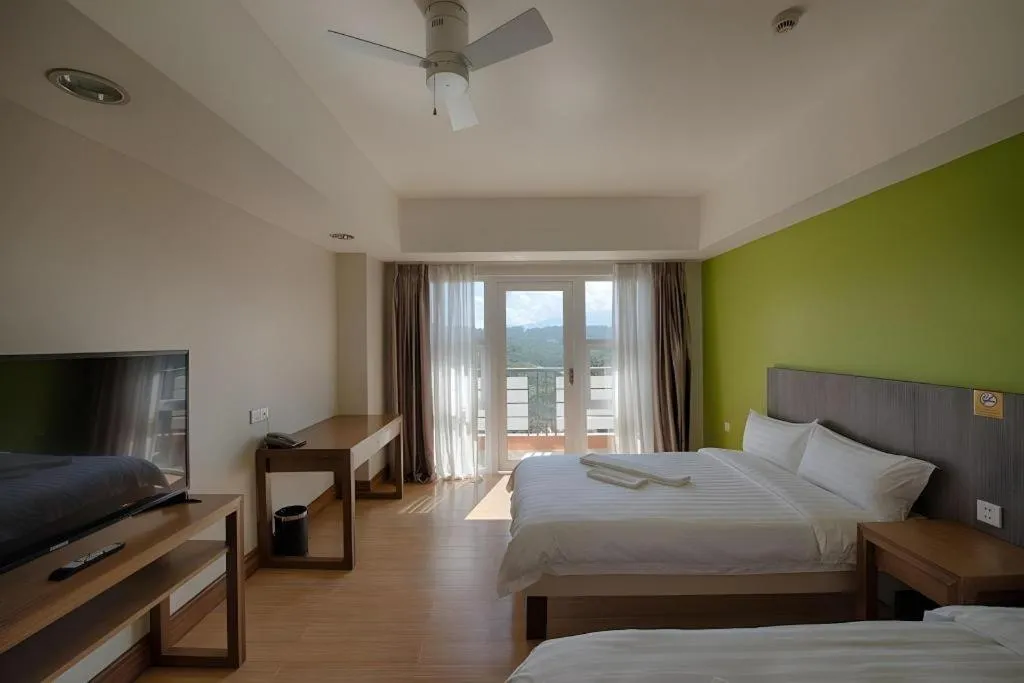 Bed in Newtown Plaza Hotel