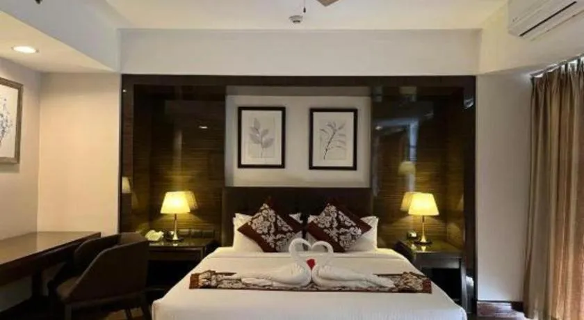 Bed in Newtown Plaza Hotel