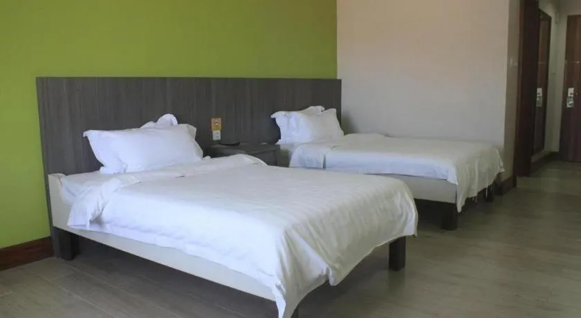 Bed in Newtown Plaza Hotel