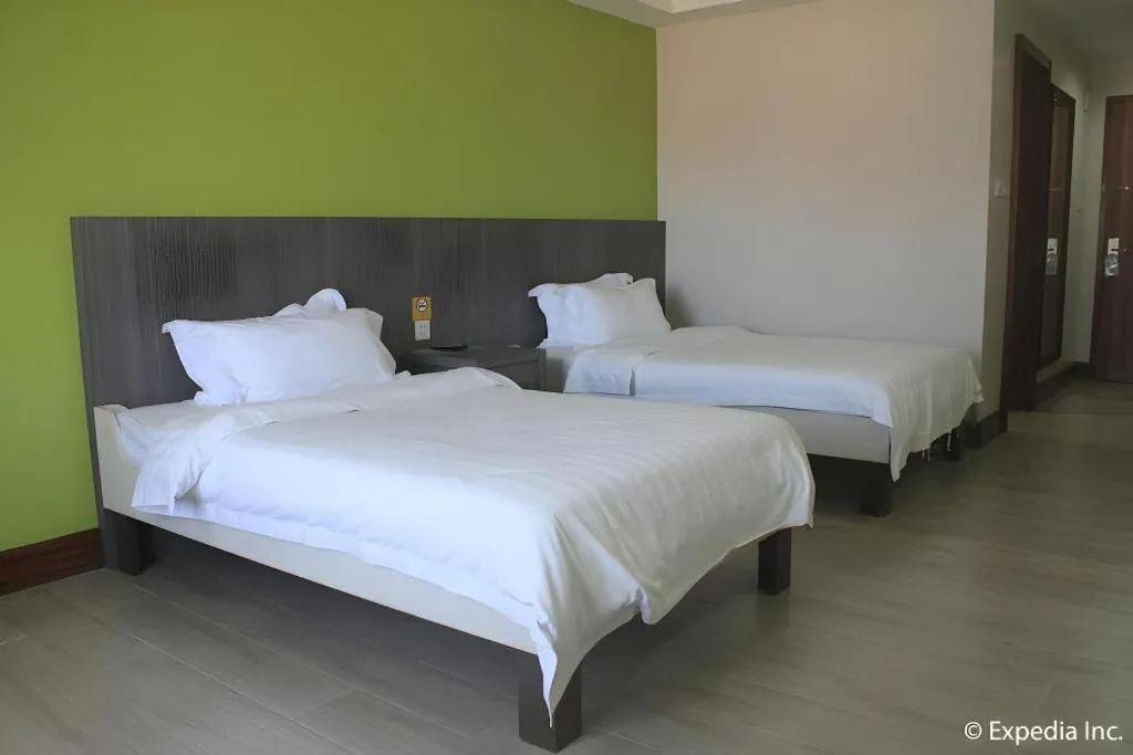 Bed in Newtown Plaza Hotel