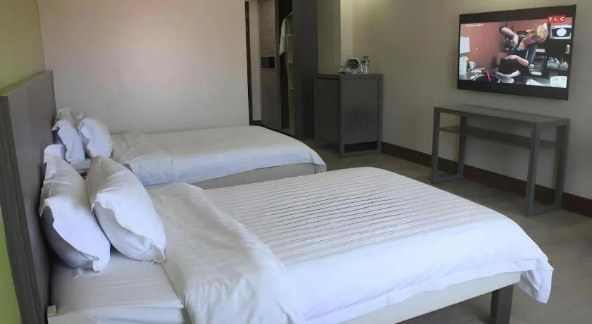 Bed in Newtown Plaza Hotel