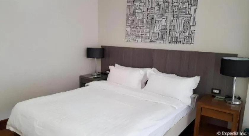 Bed in Newtown Plaza Hotel