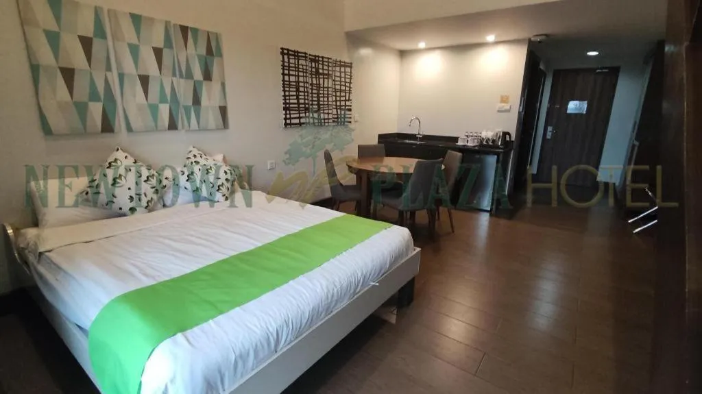 Bed in Newtown Plaza Hotel