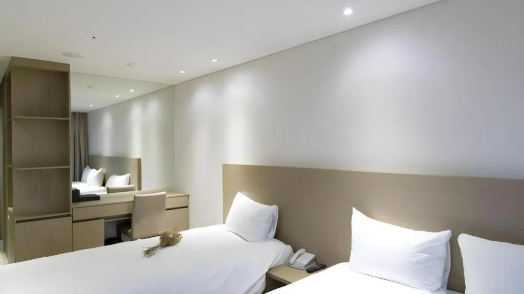 Bed in Ebenezer Hotel